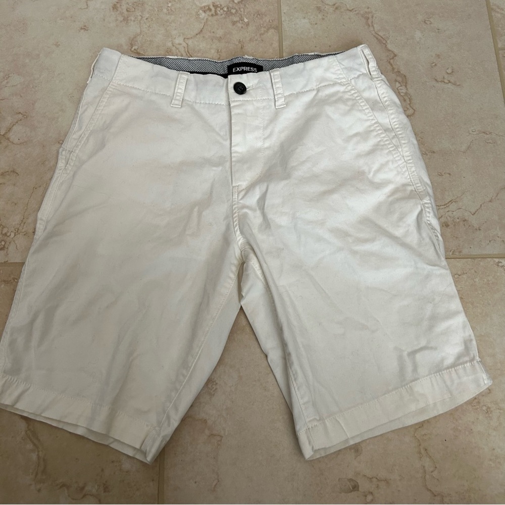 Men’s Classic At the Knee Size 29 White Shorts by Express